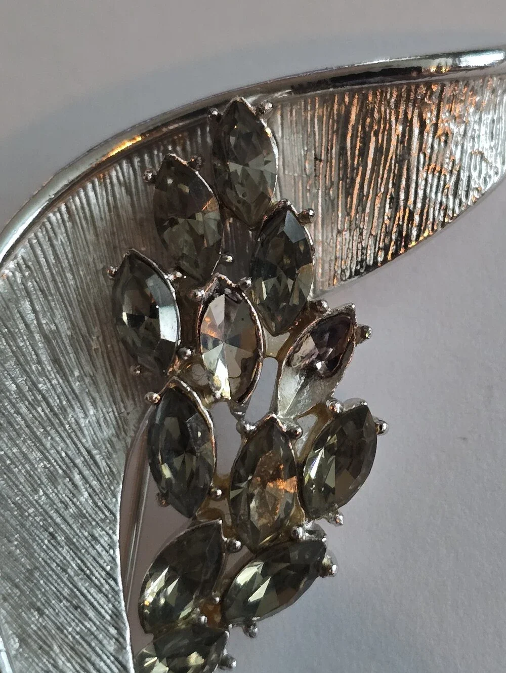 Vintage Coro brooch modernist mod ribbon futuristic silver tone